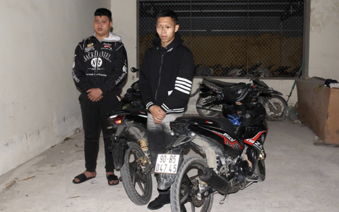 Tạm giữ hai thanh niên lao xe vào tổ công tác đo nồng độ cồn