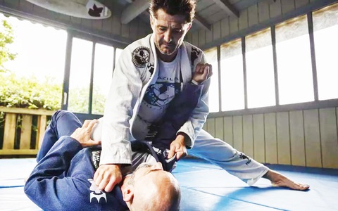 Danh thủ Pháp Lizarazu thành võ sĩ jiu-jitsu vì hội chứng lạ