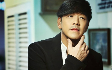 Tài tử phim ‘Cảm xúc’ Ryu Si Won làm 'bố bỉm' ở tuổi 51