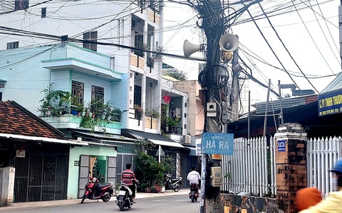 Dân tự đo tiếng loa quá to để làm bằng chứng, phường phải vặn nhỏ lại