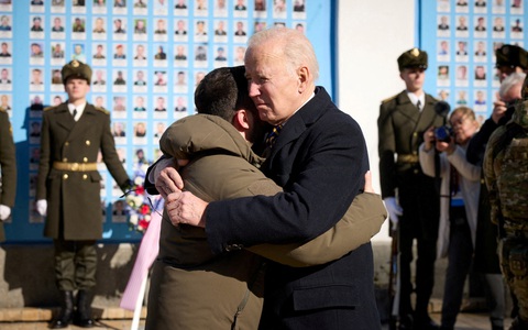 Giận dữ vì Nga tấn công ngay Giáng sinh, ông Biden chỉ đạo tiếp tục chuyển vũ khí cho Ukraine