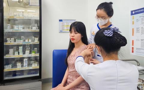 Trước Tết, số người tiêm vắc xin sốt xuất huyết tăng cao