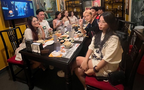 Tranh nhau suốt vẫn không phân định người trả tiền, có nên 'học' theo giới trẻ?