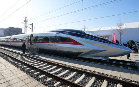 Trung Quốc ra mắt mẫu tàu cao tốc nhanh nhất thế giới 450km/h