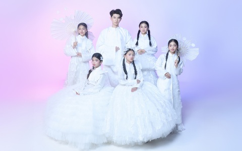 Nguyễn Minh Công gợi ý mẫu áo dài diện Tết cho các 'ngoan xinh yêu'