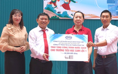 Mang nước sạch đến trường Tiểu học Cam Lộc 1