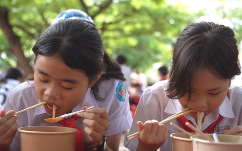 Từ những tô phở nóng đến những trái tim ấm áp
