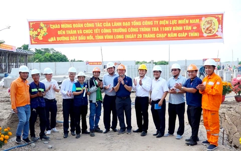 Lãnh đạo Tổng công ty Điện lực Miền Nam thăm, chúc tết công nhân thi công trạm 110kv Bình Tân