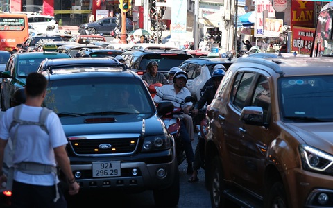 Du khách đi Đà Lạt không nghe CSGT, cứ nghe Google Map rồi chạy vô chỗ ùn tắc