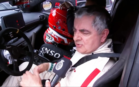 Mr. Bean Rowan Atkinson hứng 'gạch đá' vì chê xe điện