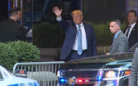 Cựu tổng thống Donald Trump bị tòa ở New York phạt gần 355 triệu USD