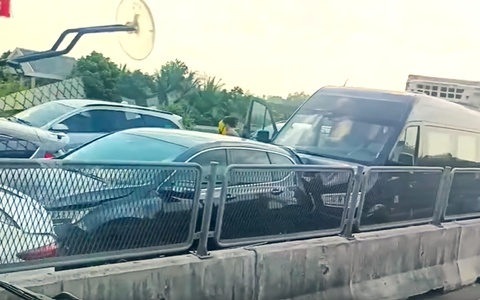Kẹt xe kéo dài trên cao tốc Trung Lương - Mỹ Thuận sau tai nạn liên hoàn