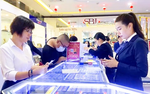 Giá vàng giảm, sức mua yếu trong ngày Thần Tài