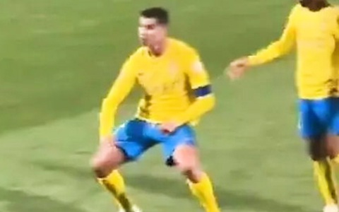 Trước nguy cơ bị phạt vì màn ăn mừng phản cảm, Ronaldo nói gì?