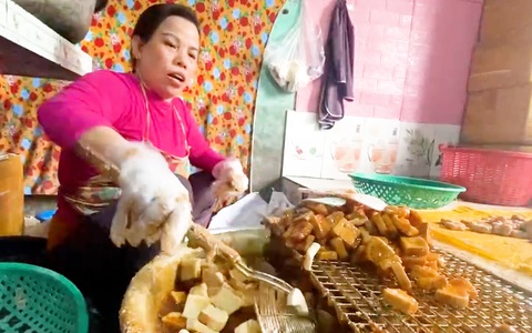 Lò bánh khô mè xứ Quảng tất bật những ngày cận Tết