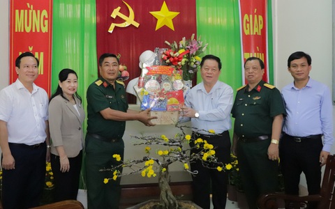 Trưởng Ban Tuyên giáo Trung ương chúc Tết Biên phòng Tiền Giang, Công an TP.HCM