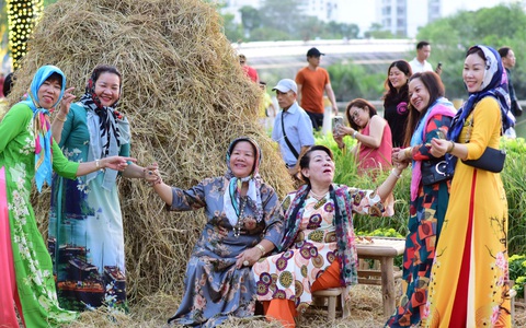 Hội hoa xuân Phú Mỹ Hưng Tết Giáp Thìn 2024 rộn ràng đón khách