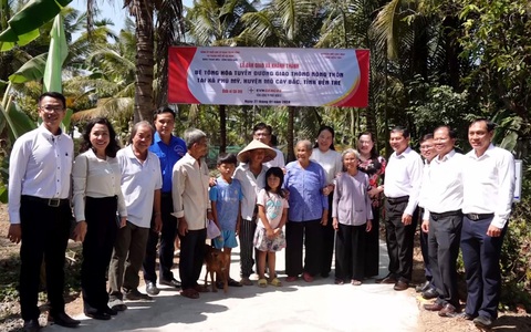 Đón xuân Giáp Thìn, bà con ấp Mỹ Sơn Đông hân hoan mừng đường mới