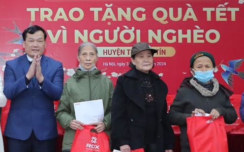 ROX GROUP tặng hơn 3.200 suất quà tết cho người nghèo