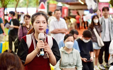 Ngày hội tư vấn tuyển sinh hướng nghiệp 2024 tại TP.HCM: Giải đáp nóng thắc mắc tuyển sinh, du học