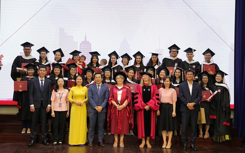 Học tại Việt Nam, nhận bằng thạc sĩ TESOL đại học Hoa Kỳ