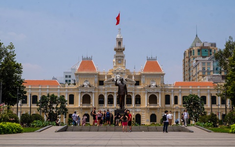 Công viên trước UBND TP.HCM có diện mạo mới