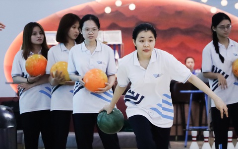 Sinh viên ngành y TP.HCM chơi bowling là môn thể chất