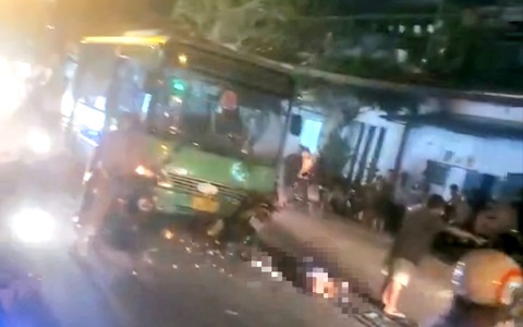 Tai nạn giữa xe máy và xe buýt ở quận 8, một người chết