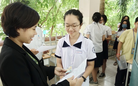 Tuyển sinh lớp 10 ở TP.HCM: Khoảng 30% học sinh 'rớt' trường công lập