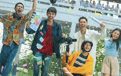 Không được sao trời cũng giống pháo hoa