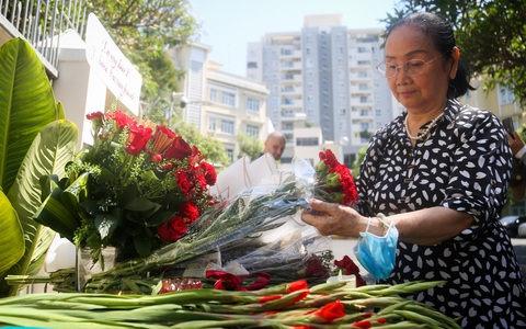 Những câu chuyện xúc động tại nơi tưởng niệm nạn nhân khủng bố nhà hát Crocus ở TP.HCM