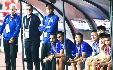 Khẩn trương tìm huấn luyện viên mới, tài năng để thay ông Troussier