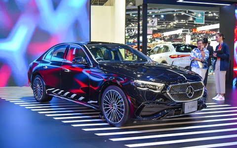 Mercedes-Benz E-Class 2024 lột xác với màn hình khủng, đối đầu BMW 5-Series khi về Việt Nam