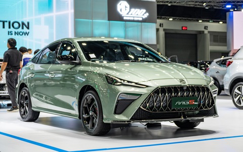 MG5 có bản cao cấp hầm hố hơn, thêm công nghệ an toàn, giá quy đổi từ hơn 420 triệu đồng