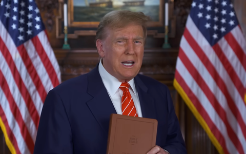 Ông Trump mở bán Kinh Thánh phiên bản 'Chúa phù hộ nước Mỹ'