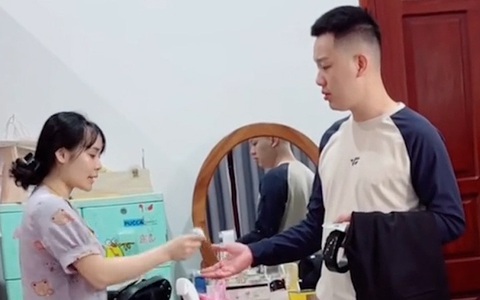 Giả vờ mừng đám cưới bạn thân để xin vợ 1 triệu đồng