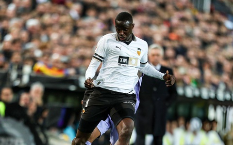 Hậu vệ Valencia chấn thương kinh hoàng trong trận gặp Real Madrid