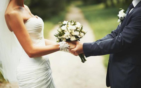 Ngao ngán cảnh mở tráp đếm tiền vàng ngay tại lễ hỏi