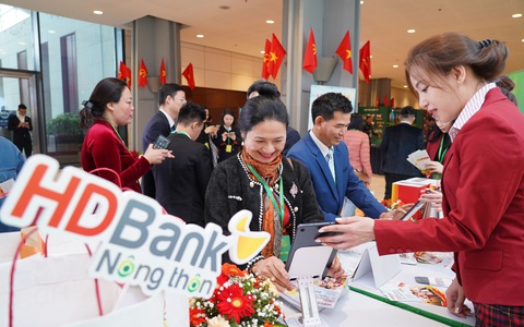 Ngân hàng góp sức cùng kỷ lục của gạo Việt