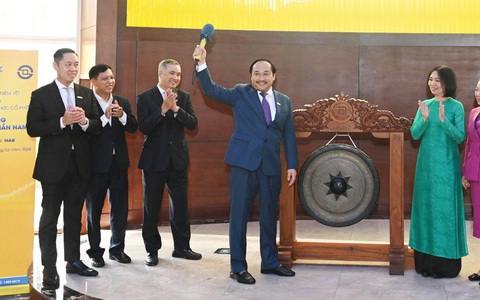 Nam A Bank là ngân hàng thứ 18 chào sàn HOSE
