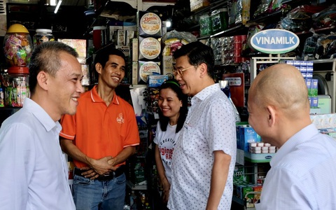 Phó chủ tịch UBND TP.HCM thăm 'tạp hóa giá tốt', gợi ý hiện đại hóa