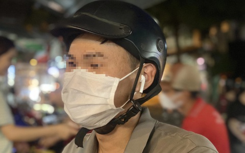 Chạy xe máy đeo tai nghe chỉ đường, nghe nhạc, tông vô người khác
