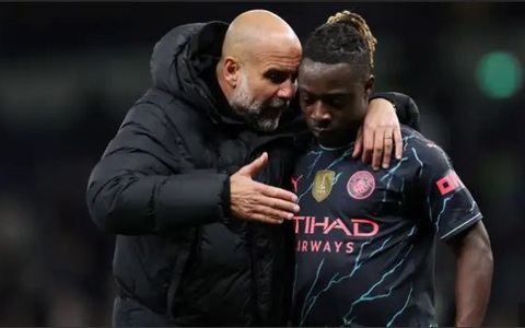 Guardiola tiết lộ lý do thích 'giáo huấn' cầu thủ trước máy quay