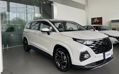 Tin tức giá xe: Hyundai Custin giảm tới gần trăm triệu tại đại lý