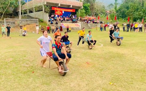 Màn đua xe rùa vui nhộn ở làng quê