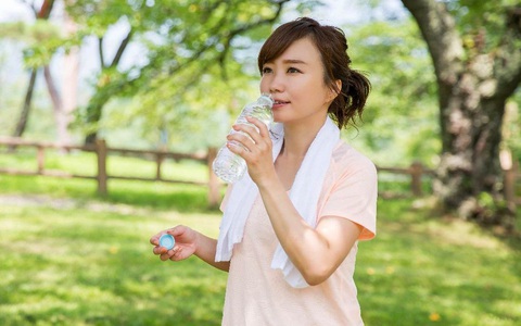 Cách uống nước đúng khi tập luyện thể thao