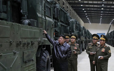 Ông Kim Jong Un thăm kho vũ khí, nói về quá trình chuẩn bị cho chiến tranh