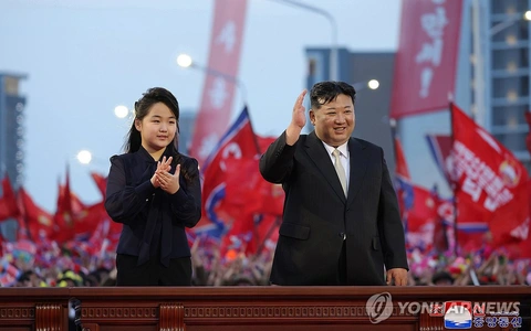 Ông Kim Jong Un xuất hiện cùng con gái nhỏ khánh thành đường ở Bình Nhưỡng