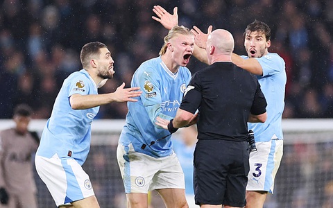 Premier League: VAR bị chống đối mạnh mẽ