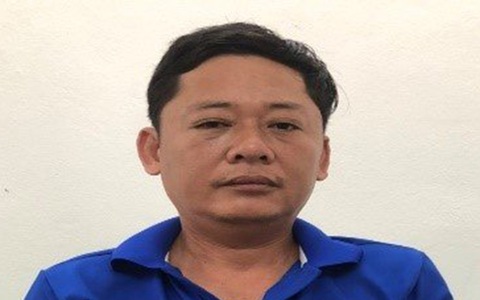 Tạm giữ người say xỉn không chịu đo nồng độ cồn, đánh vào mặt cán bộ công an